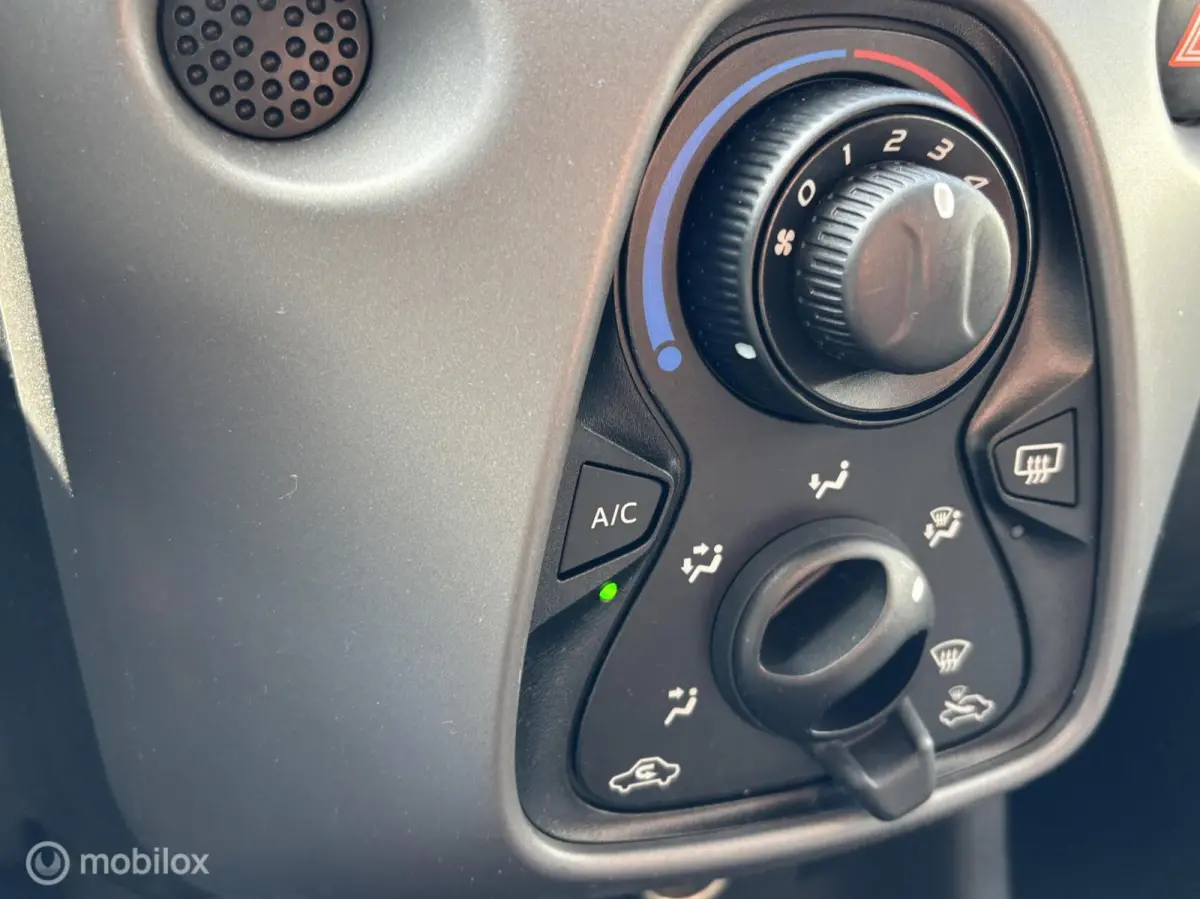 1.0 e-VTi Active | Airco | Bluetooth | Privacy glas |
