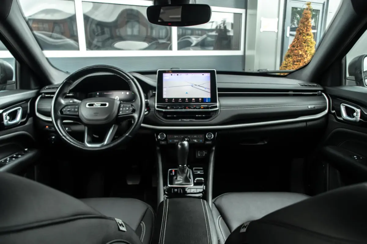 4xe 240 Plug-in Hybrid 80th anniversary | Dab