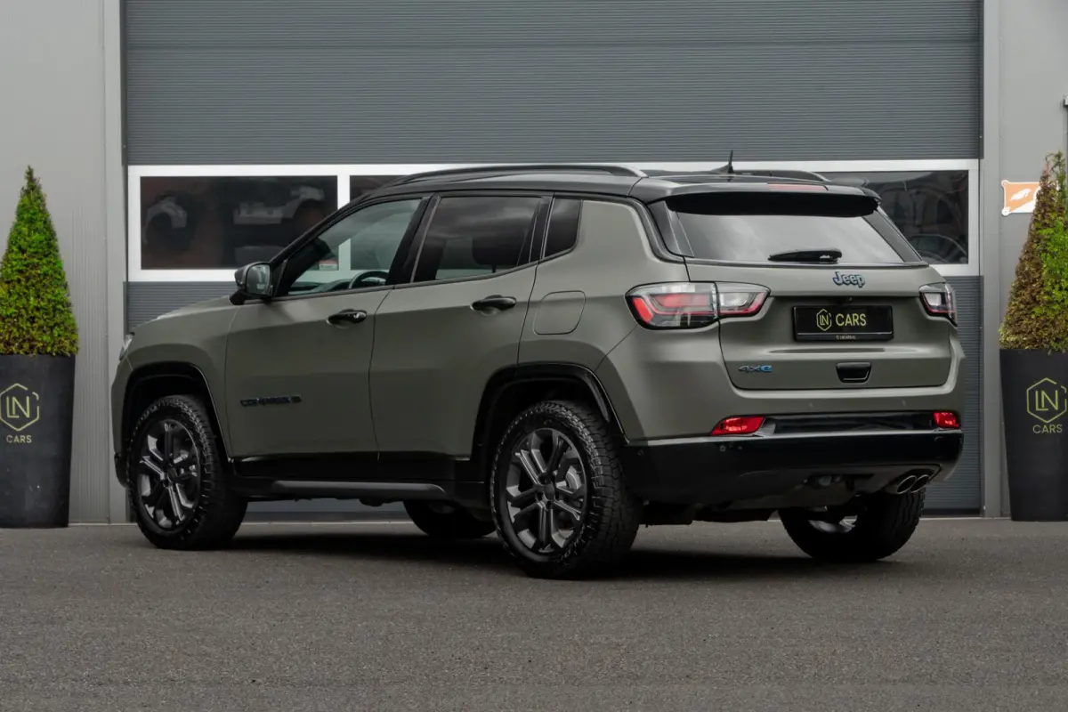 4xe 240 Plug-in Hybrid 80th anniversary | Dab