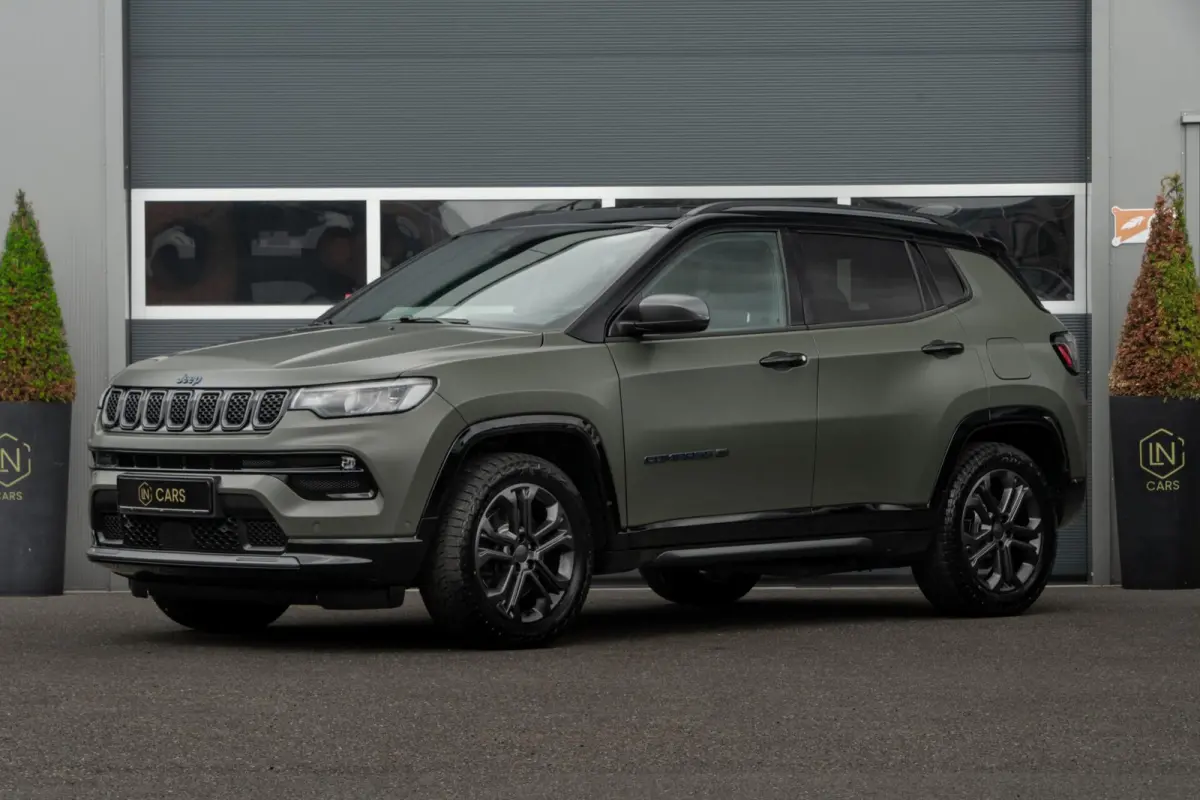 4xe 240 Plug-in Hybrid 80th anniversary | Dab