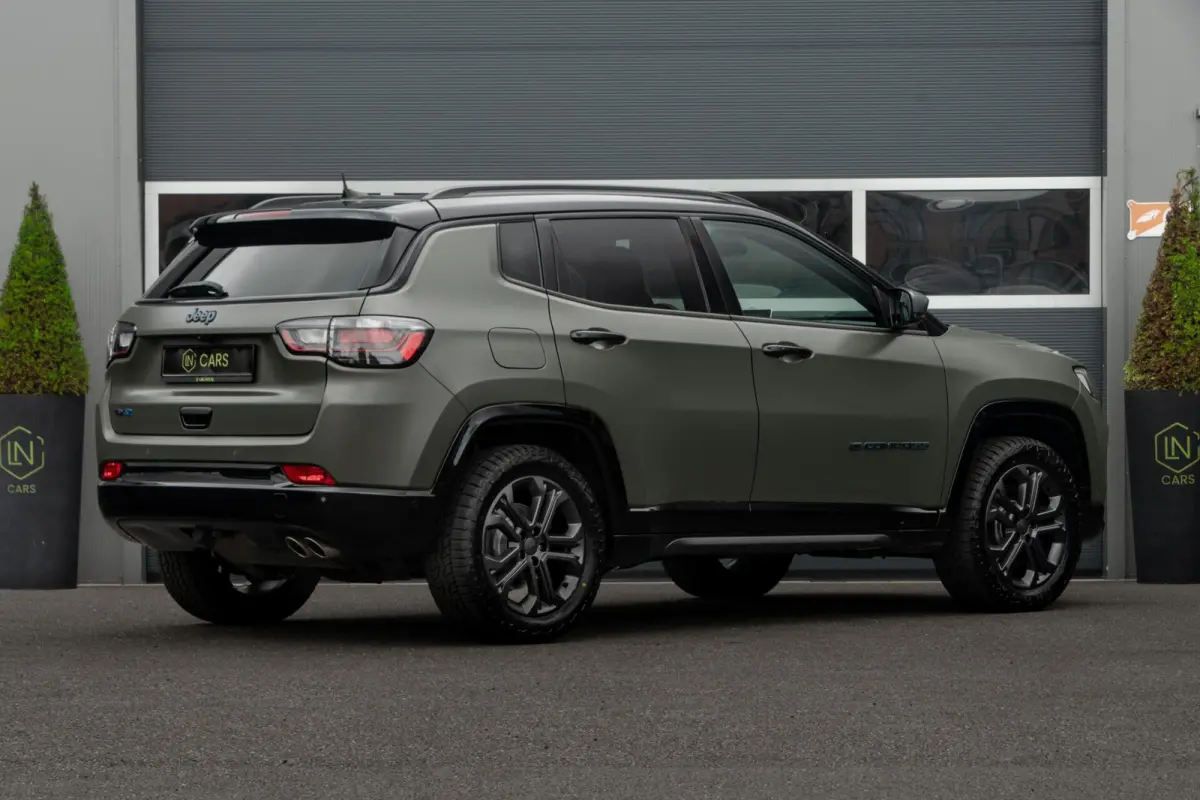 4xe 240 Plug-in Hybrid 80th anniversary | Dab