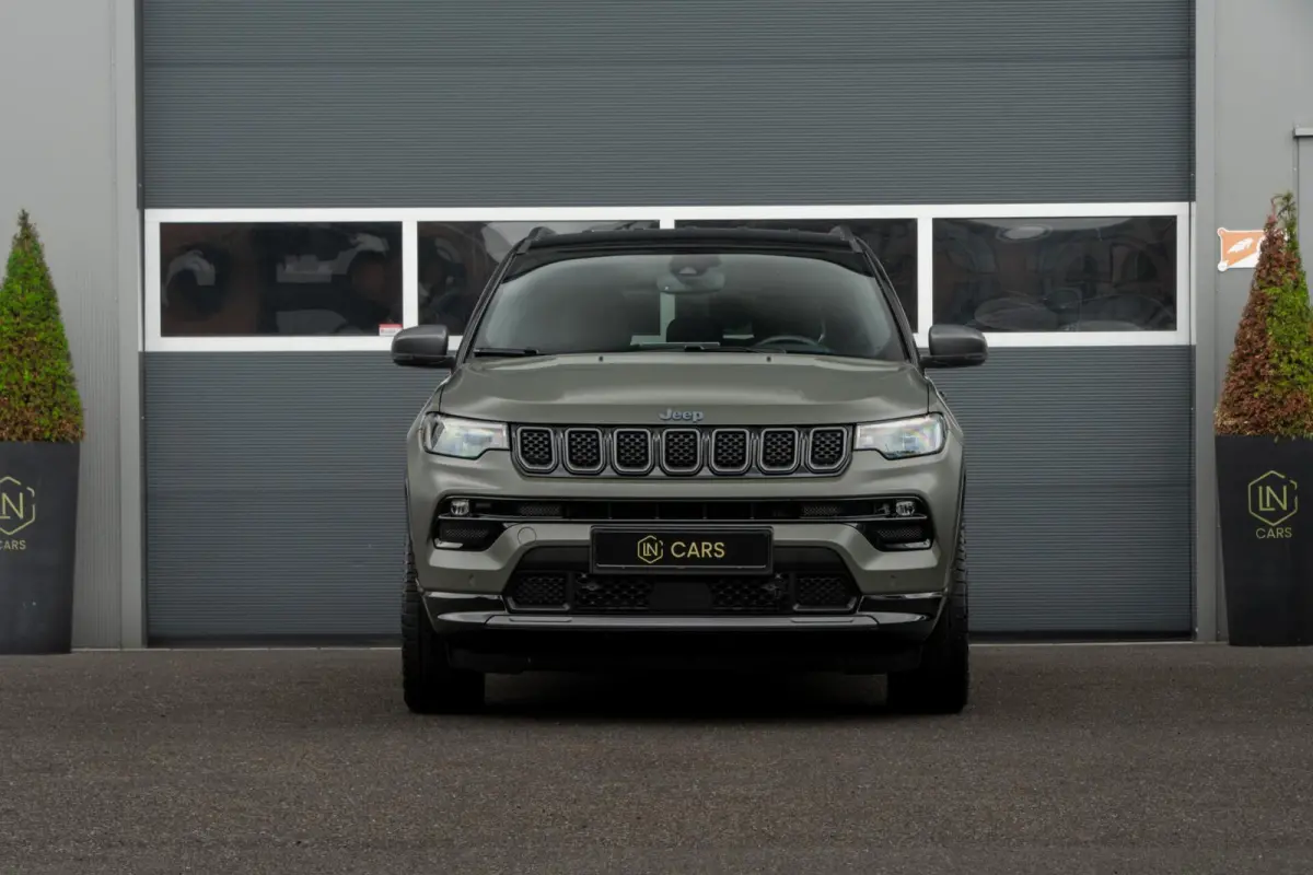 4xe 240 Plug-in Hybrid 80th anniversary | Dab