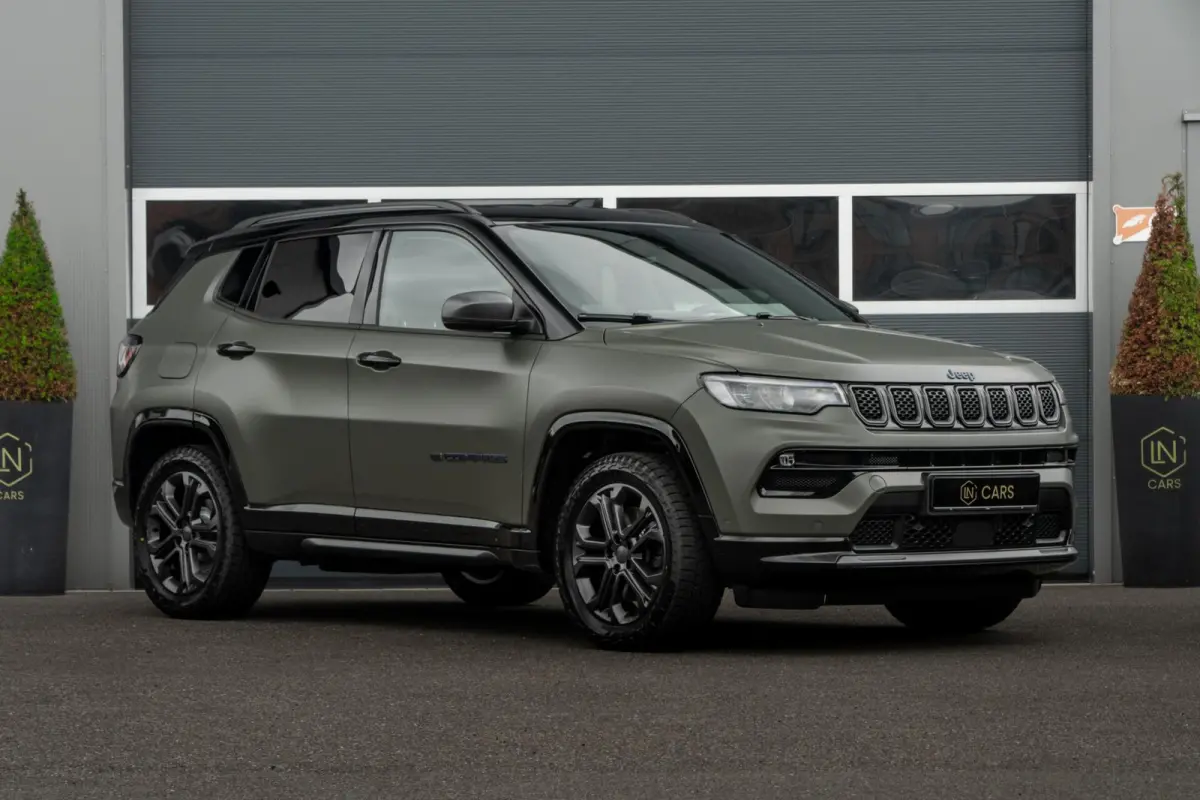 4xe 240 Plug-in Hybrid 80th anniversary | Dab