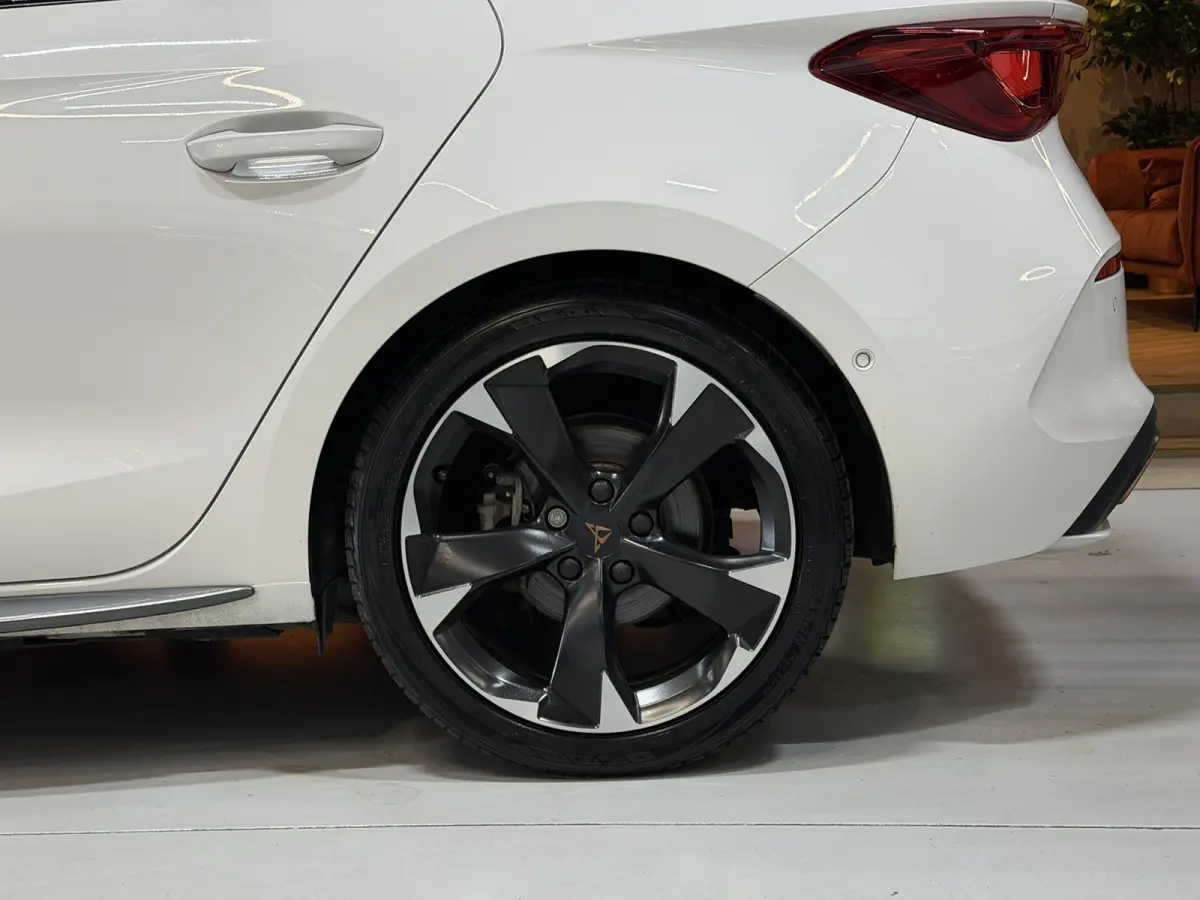 1.4 e-Hybrid Sport SOH 99.5%|Garantie|CarPlay|ACC|KeylessGO&Entry|Autopilot|Kruipstoelen|Stoel&Stuurvw|Rijklaar