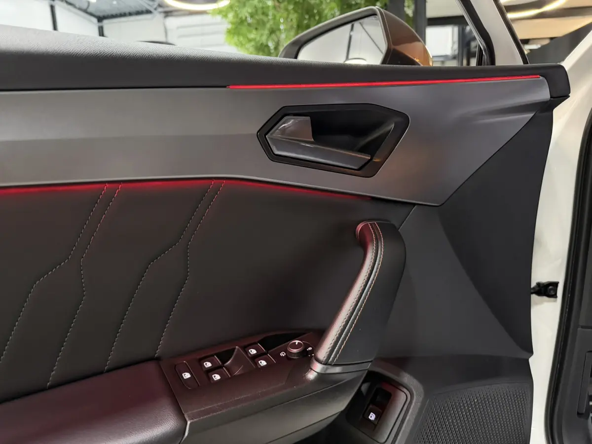 1.4 e-Hybrid Sport SOH 99.5%|Garantie|CarPlay|ACC|KeylessGO&Entry|Autopilot|Kruipstoelen|Stoel&Stuurvw|Rijklaar