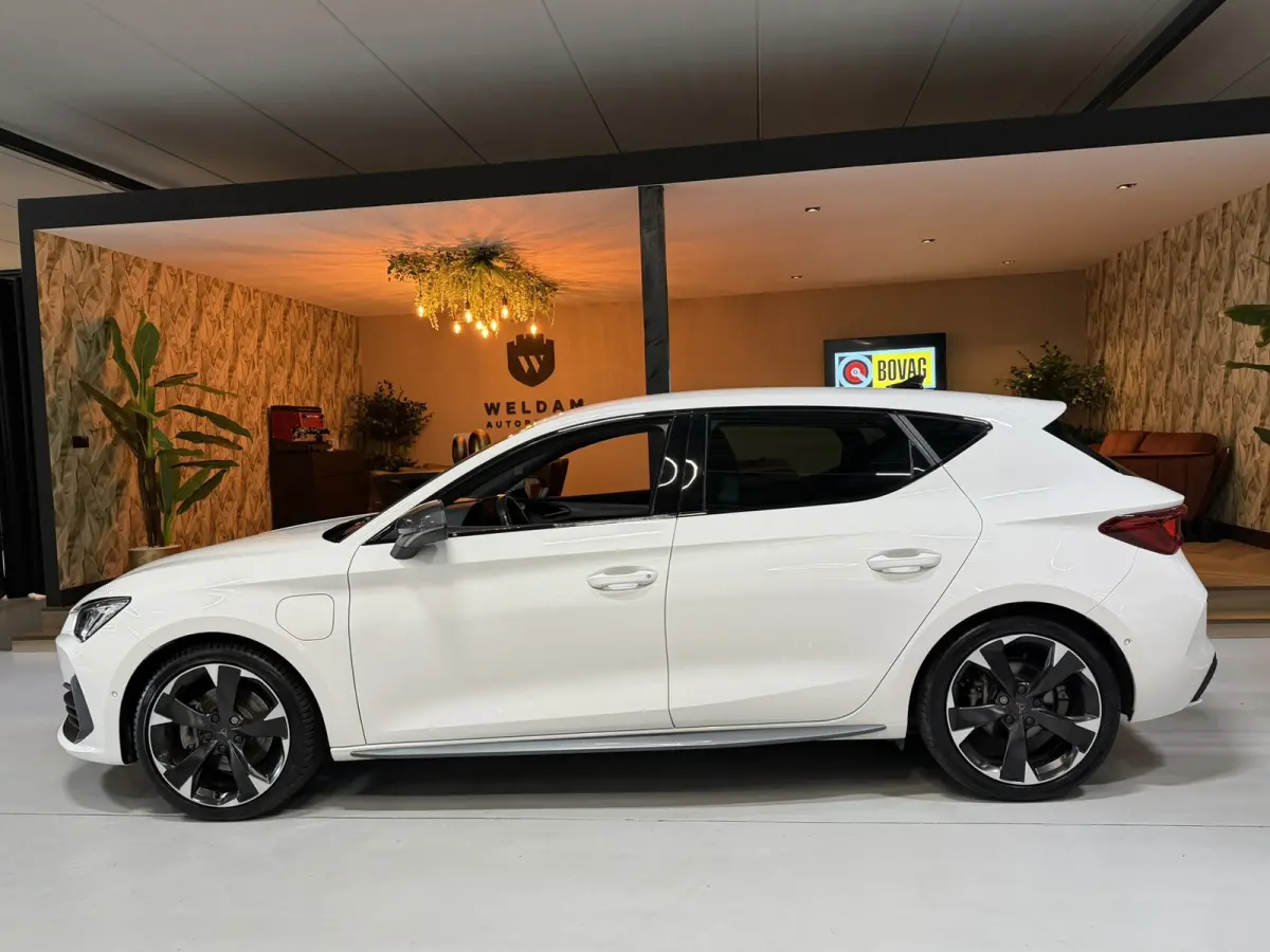 1.4 e-Hybrid Sport SOH 99.5%|Garantie|CarPlay|ACC|KeylessGO&Entry|Autopilot|Kruipstoelen|Stoel&Stuurvw|Rijklaar
