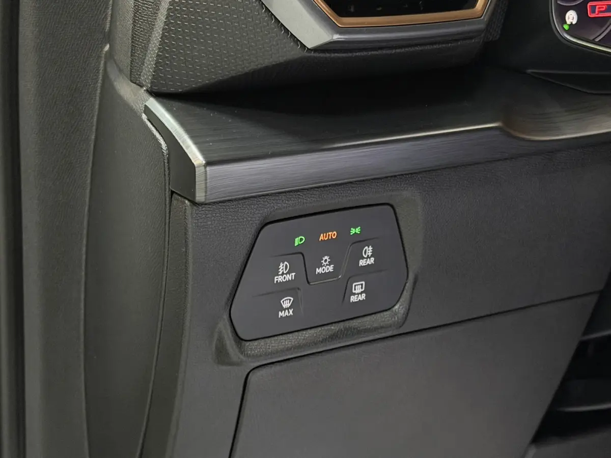 1.4 e-Hybrid Sport SOH 99.5%|Garantie|CarPlay|ACC|KeylessGO&Entry|Autopilot|Kruipstoelen|Stoel&Stuurvw|Rijklaar