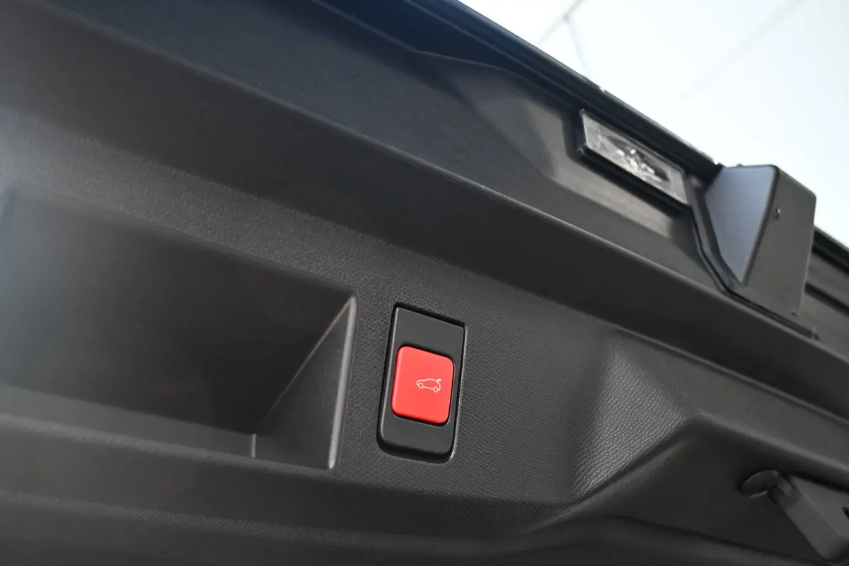 1.6 Plug-In Hybrid 195 Business DEMO-DEAL! Tot 8 Jaar Garantie! | Pack Techno | 7,4kW Lader | 360 Camera | Adaptive Cruise | Elektr. Achterklep | Dodehoek-Detectie | !!