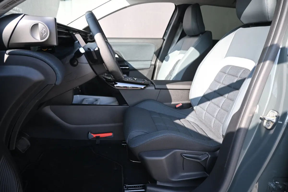 1.6 Plug-In Hybrid 195 Business DEMO-DEAL! Tot 8 Jaar Garantie! | Pack Techno | 7,4kW Lader | 360 Camera | Adaptive Cruise | Elektr. Achterklep | Dodehoek-Detectie | !!