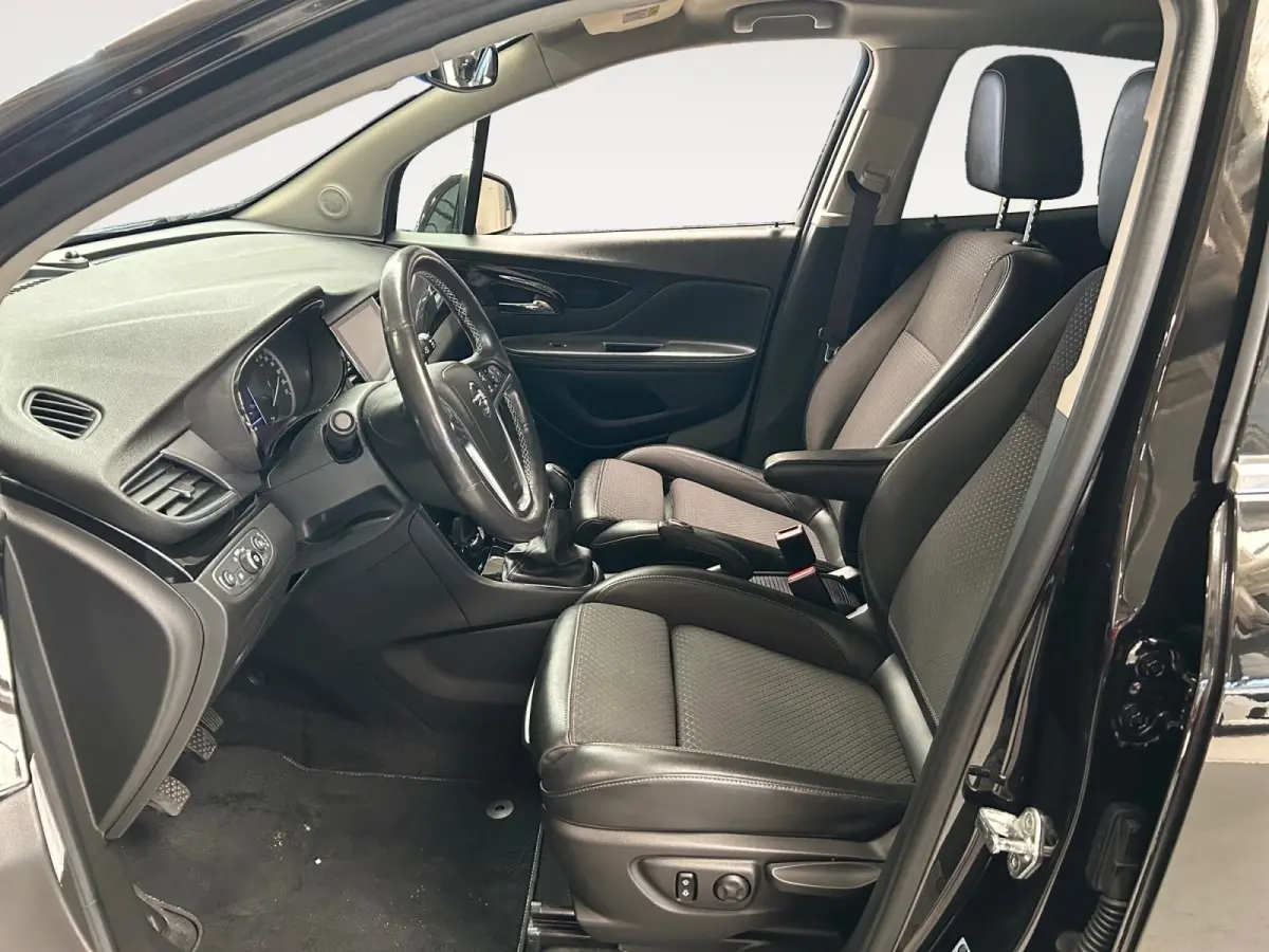 1.4 Turbo 120 Jaar Edition | All-Seasonbanden | Apple Carplay / Android Auto | Parkeersensoren Voor + Achter | Camera Achter | Lichtsensor | Cruise Control | 17" Lichtmetalen Velgen
