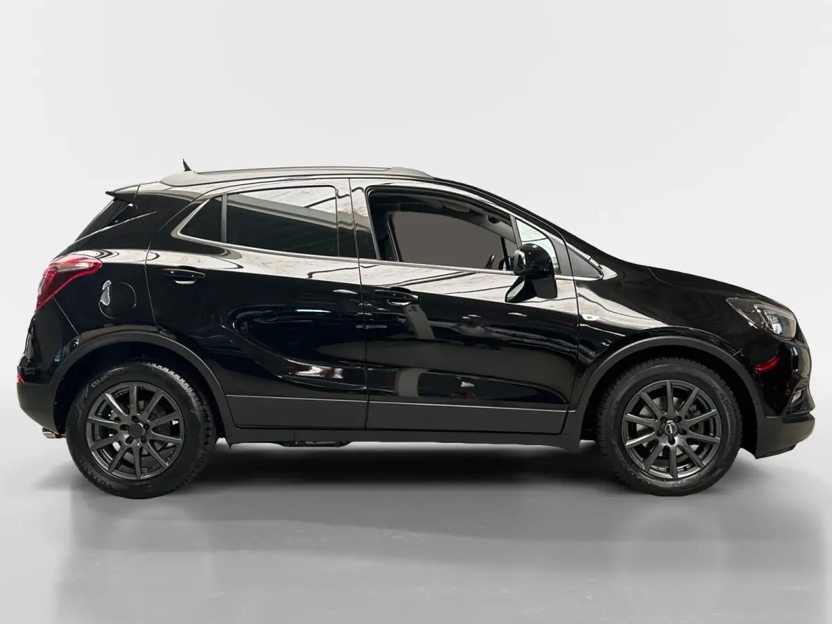 1.4 Turbo 120 Jaar Edition | All-Seasonbanden | Apple Carplay / Android Auto | Parkeersensoren Voor + Achter | Camera Achter | Lichtsensor | Cruise Control | 17" Lichtmetalen Velgen
