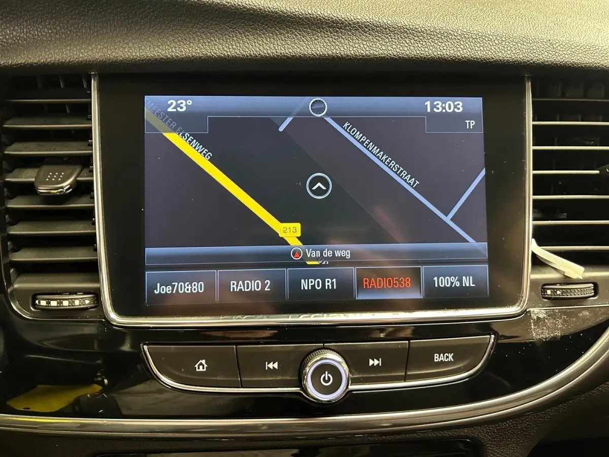 1.4 Turbo 120 Jaar Edition | All-Seasonbanden | Apple Carplay / Android Auto | Parkeersensoren Voor + Achter | Camera Achter | Lichtsensor | Cruise Control | 17" Lichtmetalen Velgen