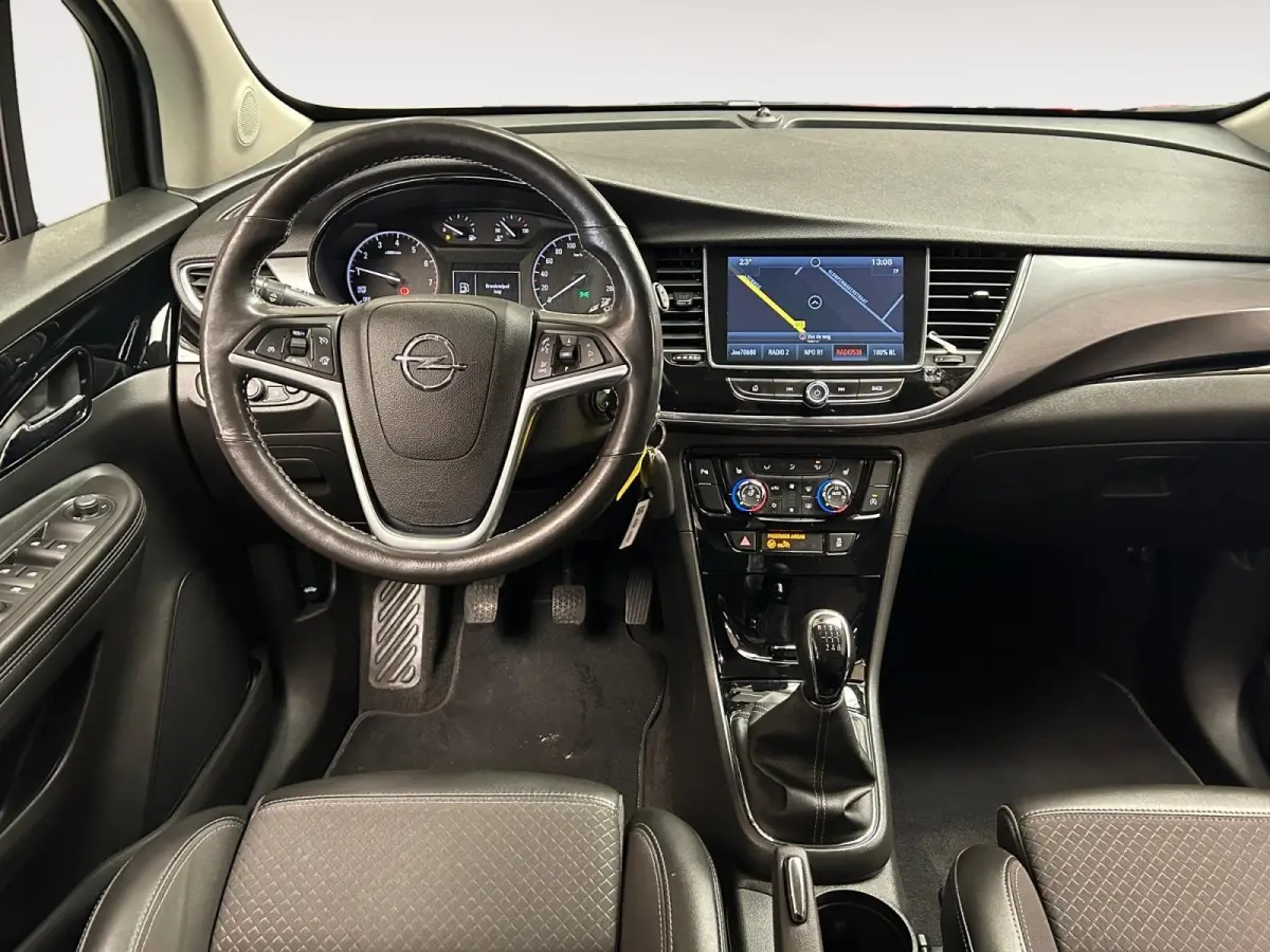 1.4 Turbo 120 Jaar Edition | All-Seasonbanden | Apple Carplay / Android Auto | Parkeersensoren Voor + Achter | Camera Achter | Lichtsensor | Cruise Control | 17" Lichtmetalen Velgen
