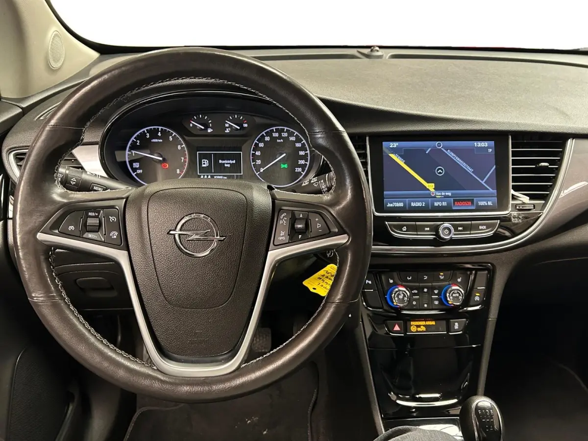 1.4 Turbo 120 Jaar Edition | All-Seasonbanden | Apple Carplay / Android Auto | Parkeersensoren Voor + Achter | Camera Achter | Lichtsensor | Cruise Control | 17" Lichtmetalen Velgen