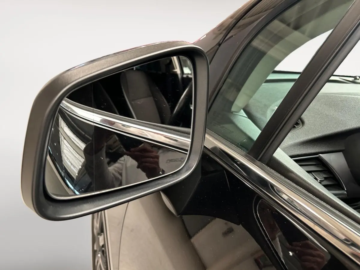 1.4 Turbo 120 Jaar Edition | All-Seasonbanden | Apple Carplay / Android Auto | Parkeersensoren Voor + Achter | Camera Achter | Lichtsensor | Cruise Control | 17" Lichtmetalen Velgen