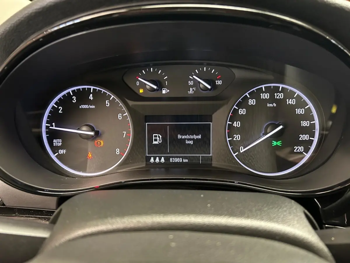 1.4 Turbo 120 Jaar Edition | All-Seasonbanden | Apple Carplay / Android Auto | Parkeersensoren Voor + Achter | Camera Achter | Lichtsensor | Cruise Control | 17" Lichtmetalen Velgen