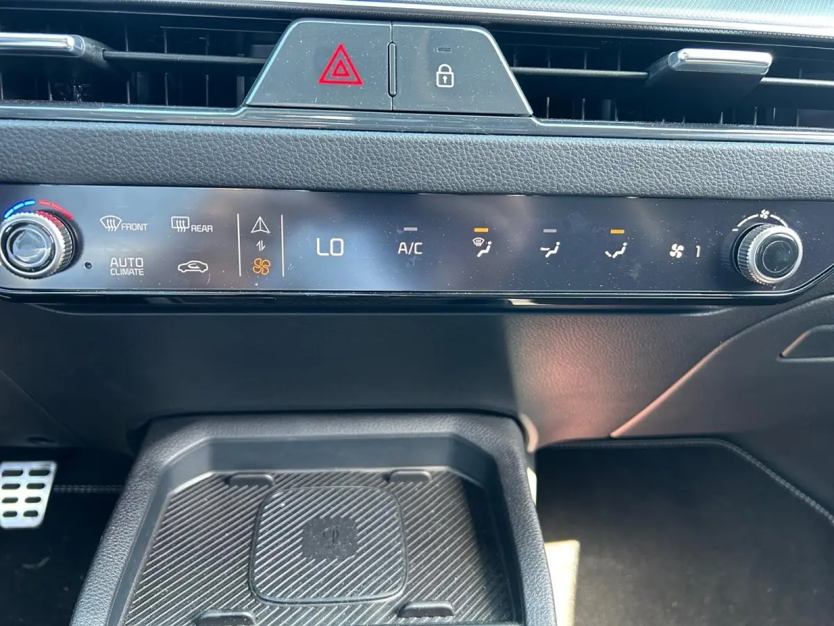 1.0 T-GDi MHEV GT-Line | Nieuw Model | Schuif Kanteldak | 17inch LMV | GT Interieur | Privacy Glass | Digitaal dashboard | LED Koplampen | Direct Leverbaar |