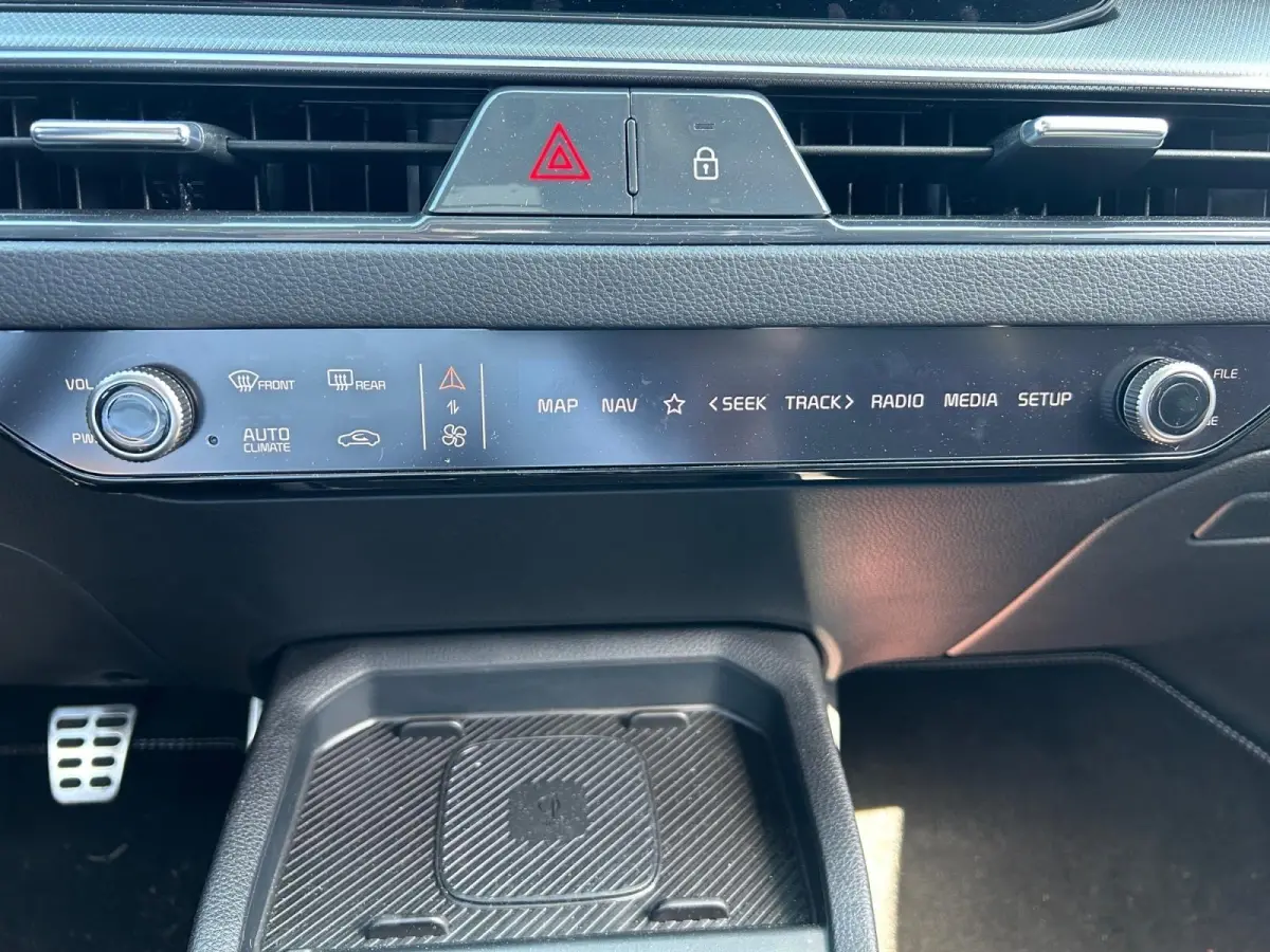 1.0 T-GDi MHEV GT-Line | Nieuw Model | Schuif Kanteldak | 17inch LMV | GT Interieur | Privacy Glass | Digitaal dashboard | LED Koplampen | Direct Leverbaar |