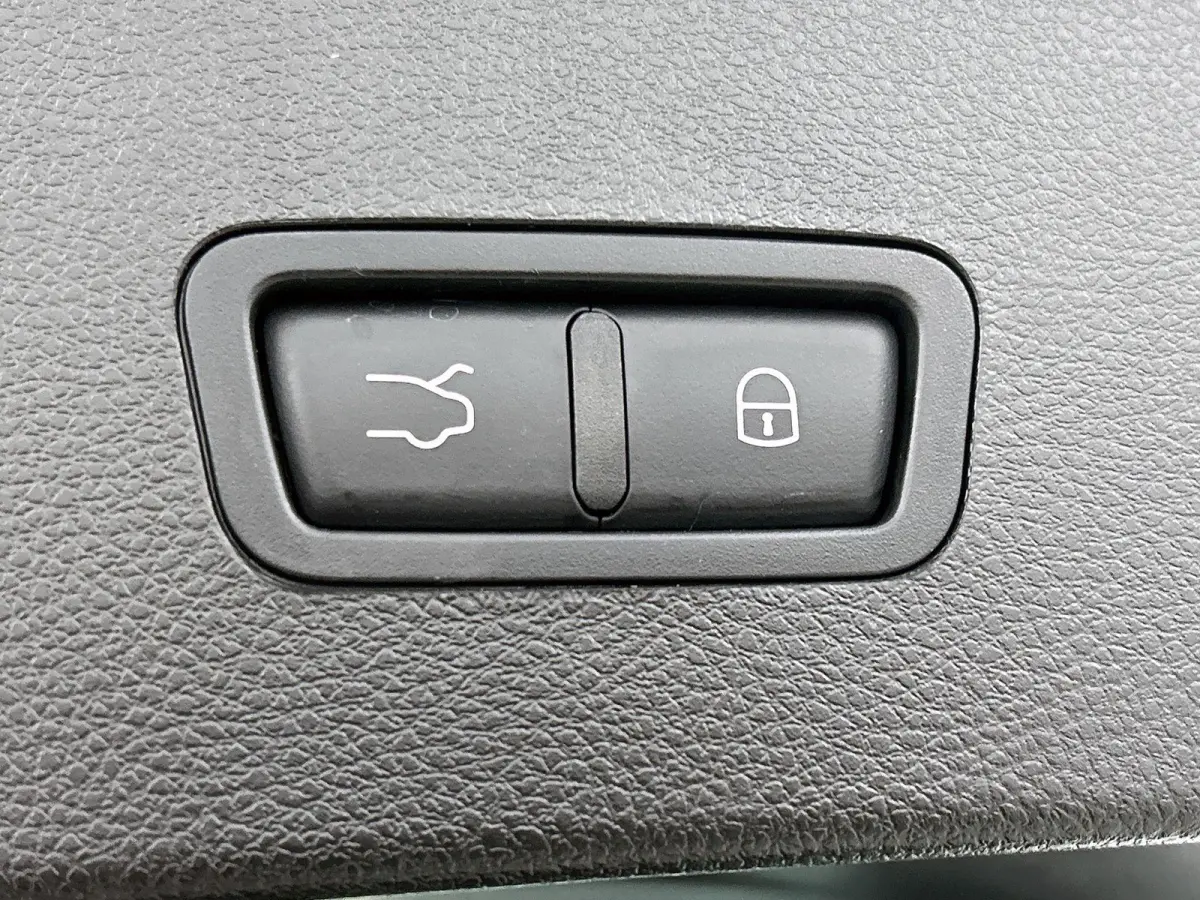 280pk PHEV Veloce | 1ste eigenaar | Glazen dak | Dodehoekdetectie | LEER | Camera | AUTOMAAT