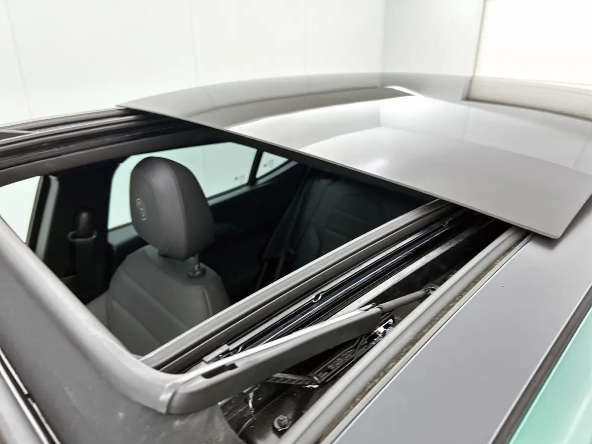 280pk PHEV Veloce | 1ste eigenaar | Glazen dak | Dodehoekdetectie | LEER | Camera | AUTOMAAT