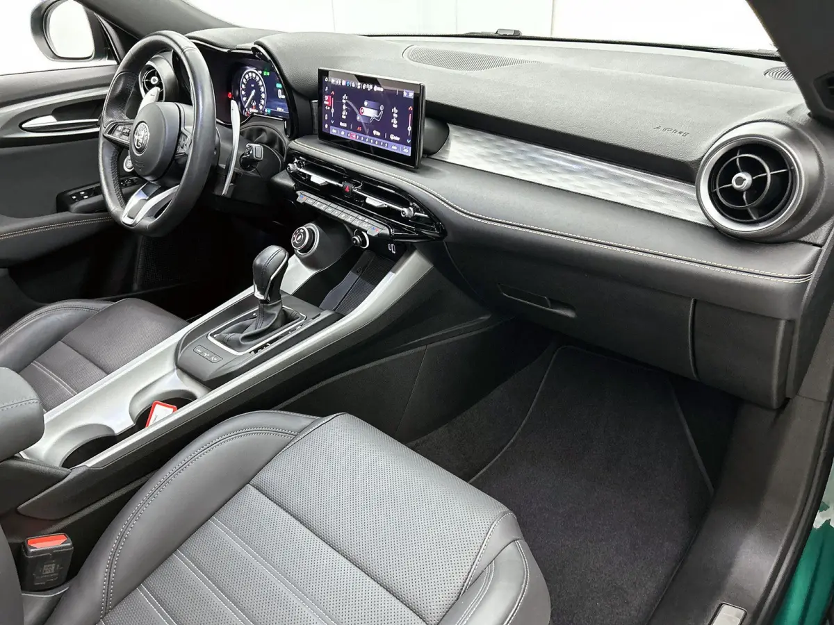 280pk PHEV Veloce | 1ste eigenaar | Glazen dak | Dodehoekdetectie | LEER | Camera | AUTOMAAT