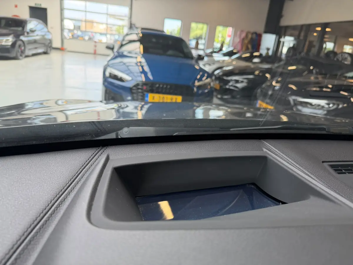 sDrive18i Executive M Sport Navi Plus Head-Up Display 18 Inch LED