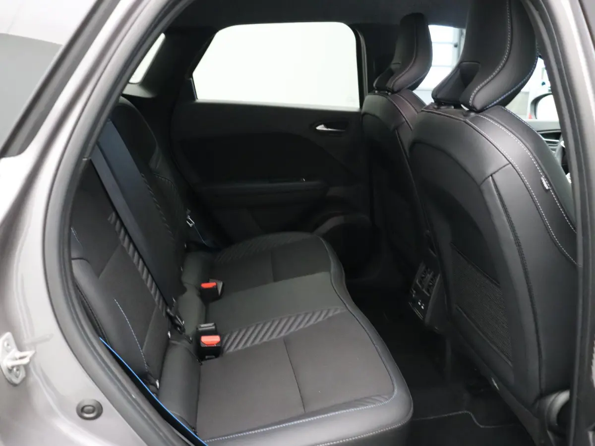 1.6 E-Tech full hybrid 145 esprit Alpine | LED | Achteruitrijcamera | Verwarmd stuurwiel | Keyless | Adaptive cruise.
