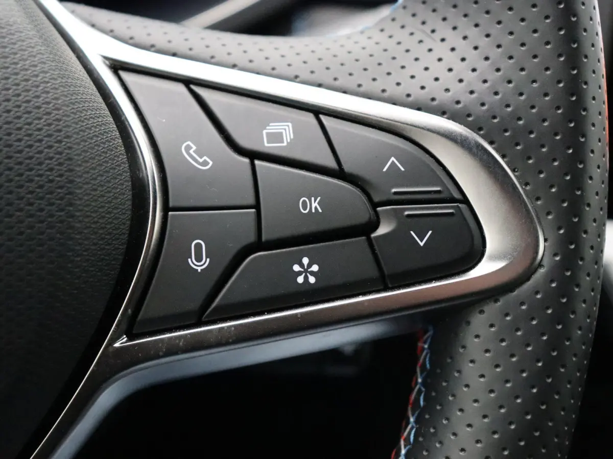 1.6 E-Tech full hybrid 145 esprit Alpine | LED | Achteruitrijcamera | Verwarmd stuurwiel | Keyless | Adaptive cruise.
