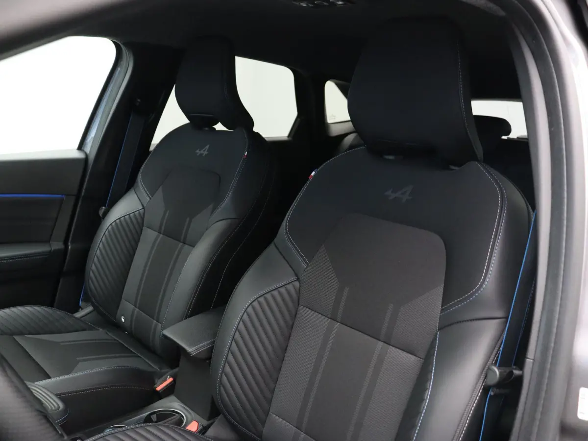 1.6 E-Tech full hybrid 145 esprit Alpine | LED | Achteruitrijcamera | Verwarmd stuurwiel | Keyless | Adaptive cruise.