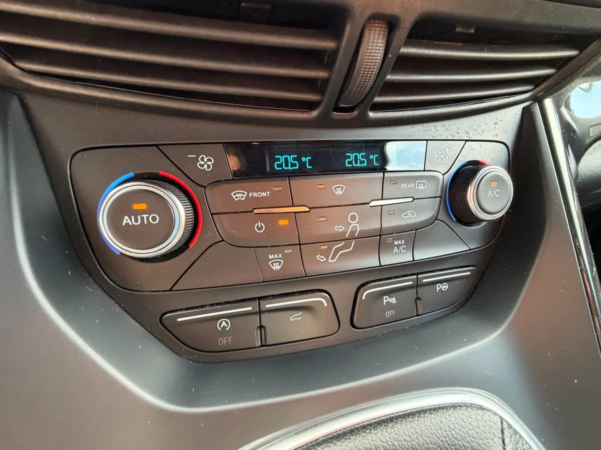 1.5 EcoBoost Titanium/ ACC / DAB / Keyless / Trekhaak / Zeer kompleet !.