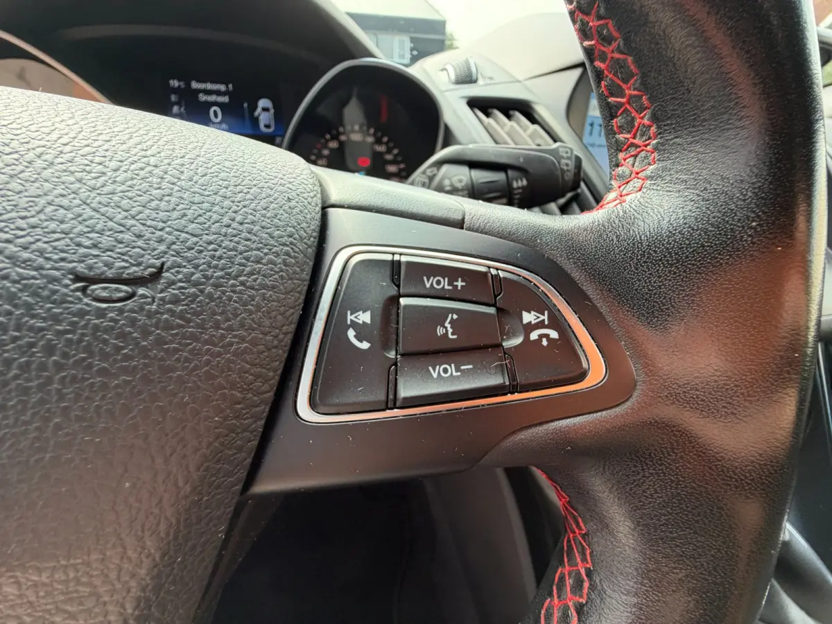 1.5 EcoBoost Titanium/ ACC / DAB / Keyless / Trekhaak / Zeer kompleet !.