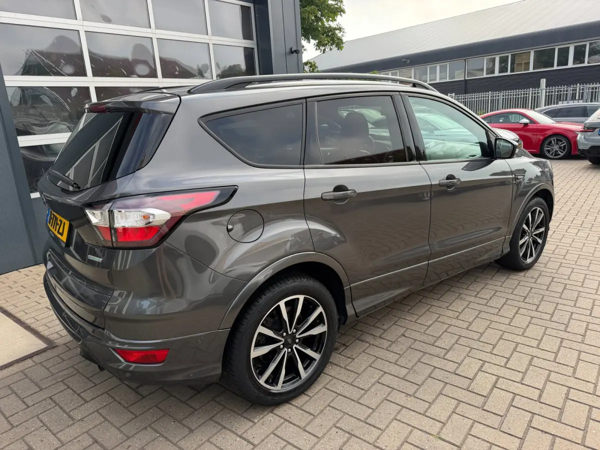 1.5 EcoBoost Titanium/ ACC / DAB / Keyless / Trekhaak / Zeer kompleet !.