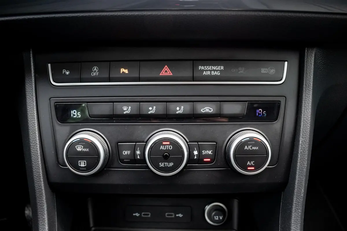 1.0 TSI Style Business Intense|1e EIGENAAR|TREKHAAK|KEYLESS|CAMERA|CARPLAY|CLIMATE