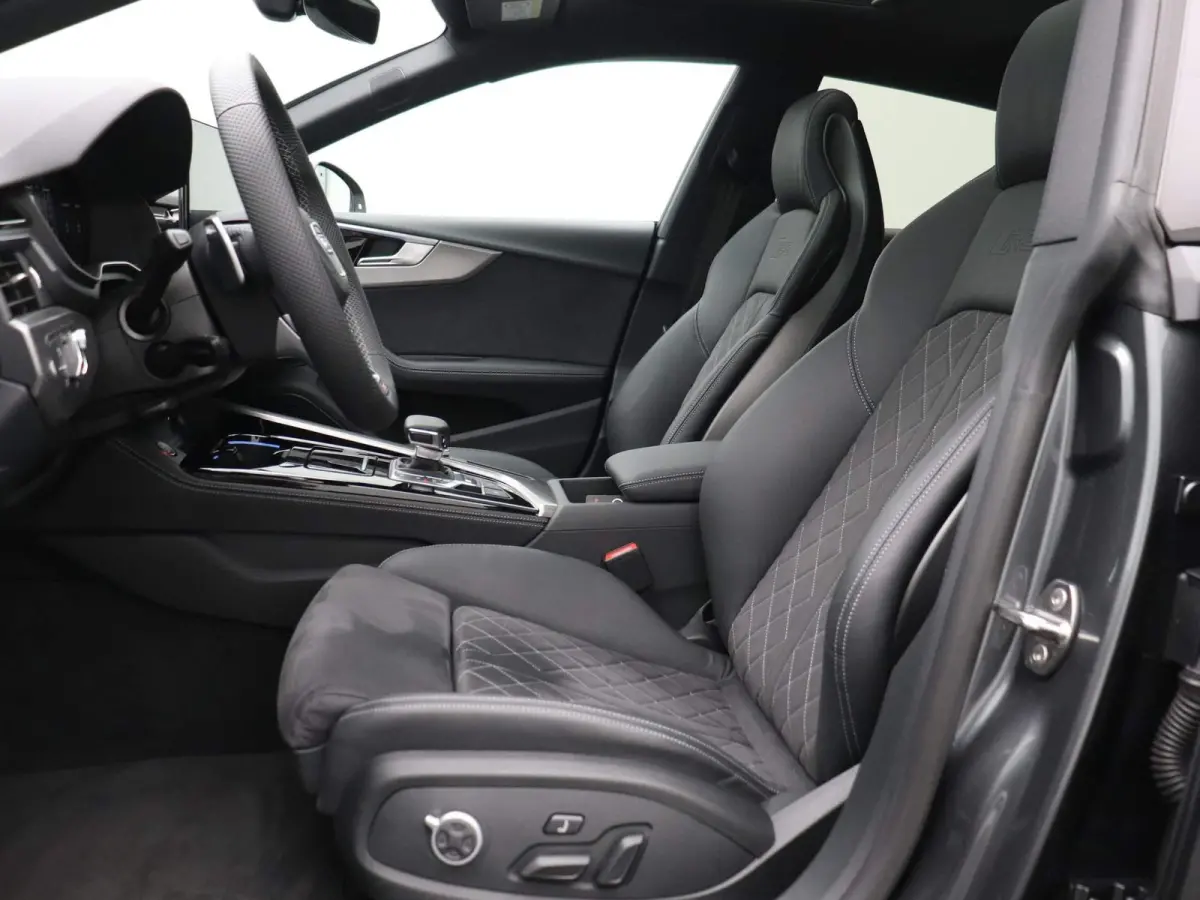 2.9 TFSI quattro 450 PK | RS-sportuitlaatsysteem | RS-dynamiekpakket | RS-sportonderstel plus DRC | 360 Camera | Panoramadak | Adaptive Cruise Control | Stoelverwarming | Virtual Cockpit | L