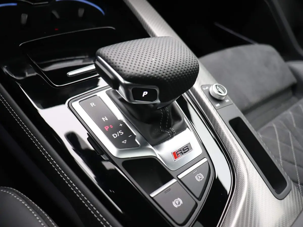 2.9 TFSI quattro 450 PK | RS-sportuitlaatsysteem | RS-dynamiekpakket | RS-sportonderstel plus DRC | 360 Camera | Panoramadak | Adaptive Cruise Control | Stoelverwarming | Virtual Cockpit | L