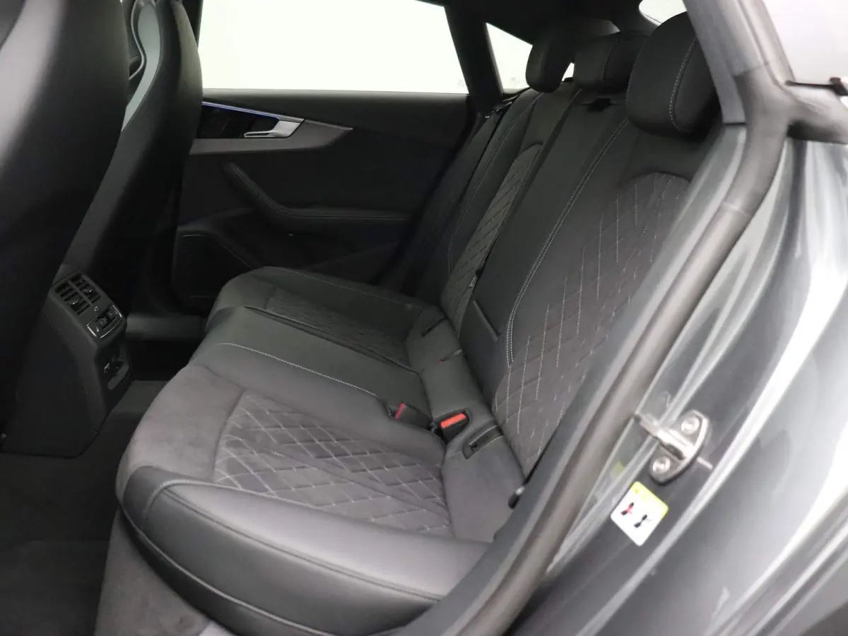 2.9 TFSI quattro 450 PK | RS-sportuitlaatsysteem | RS-dynamiekpakket | RS-sportonderstel plus DRC | 360 Camera | Panoramadak | Adaptive Cruise Control | Stoelverwarming | Virtual Cockpit | L