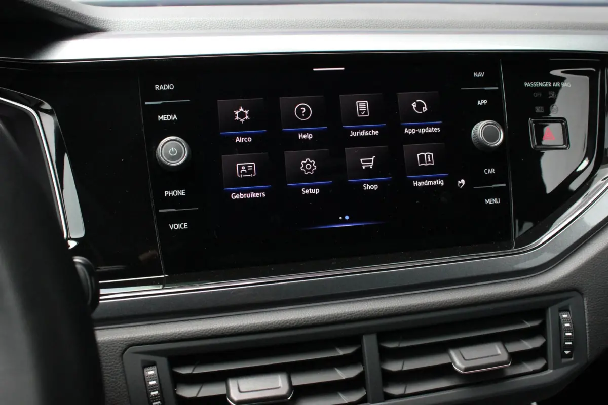 1.0 TSI R-Line OPTIONS / FULL BLACK / VERLAGINGSVEREN / APPLE CARPLAY / LED KOPLAMPEN / DIGITAL DASCH /MAXTON PACK