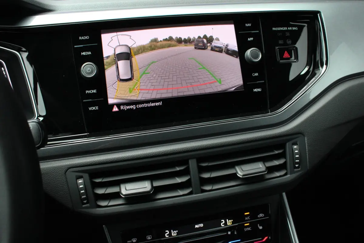 1.0 TSI R-Line OPTIONS / FULL BLACK / VERLAGINGSVEREN / APPLE CARPLAY / LED KOPLAMPEN / DIGITAL DASCH /MAXTON PACK