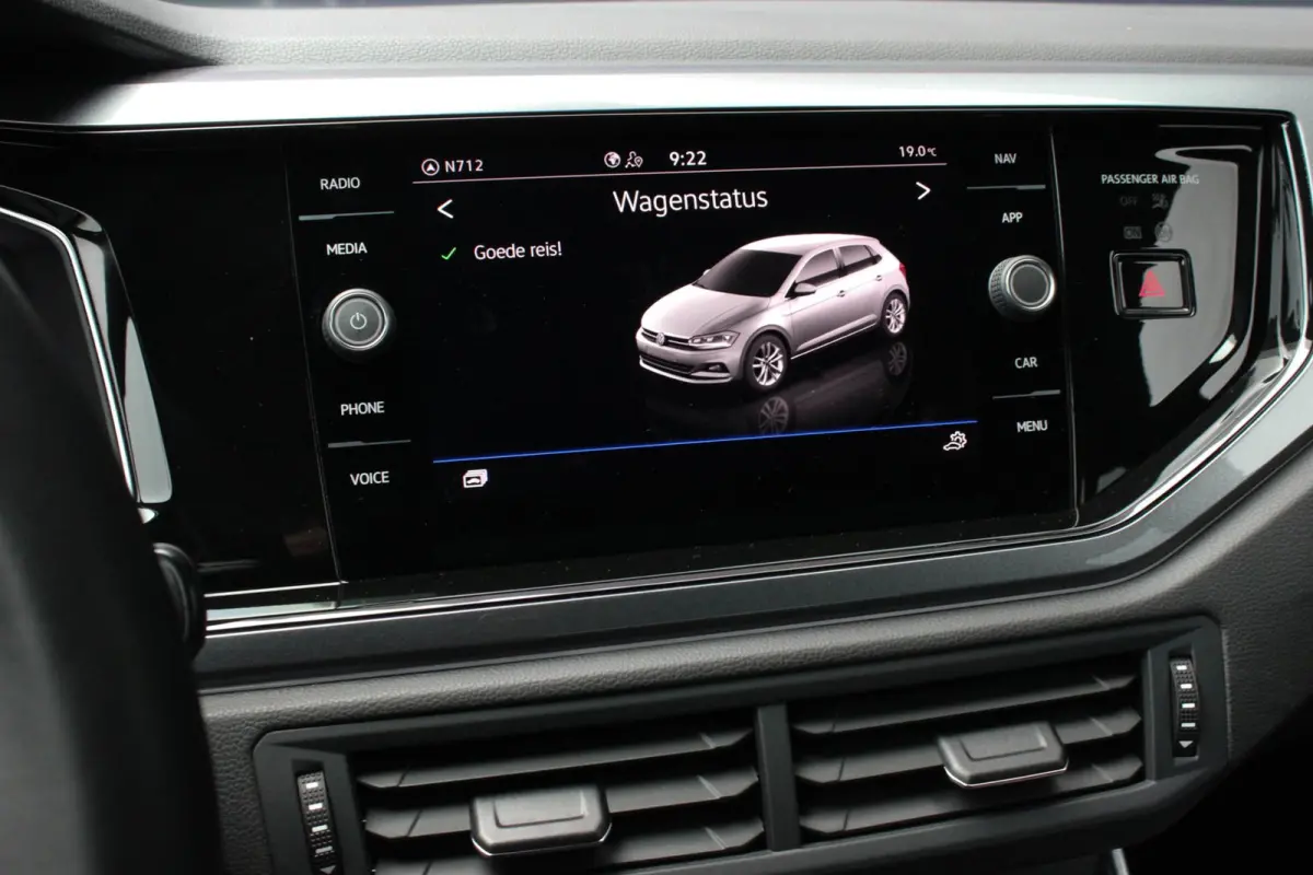 1.0 TSI R-Line OPTIONS / FULL BLACK / VERLAGINGSVEREN / APPLE CARPLAY / LED KOPLAMPEN / DIGITAL DASCH /MAXTON PACK