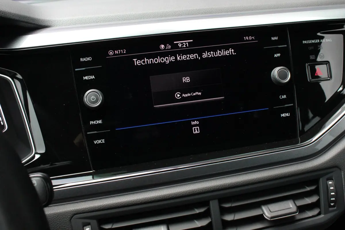 1.0 TSI R-Line OPTIONS / FULL BLACK / VERLAGINGSVEREN / APPLE CARPLAY / LED KOPLAMPEN / DIGITAL DASCH /MAXTON PACK
