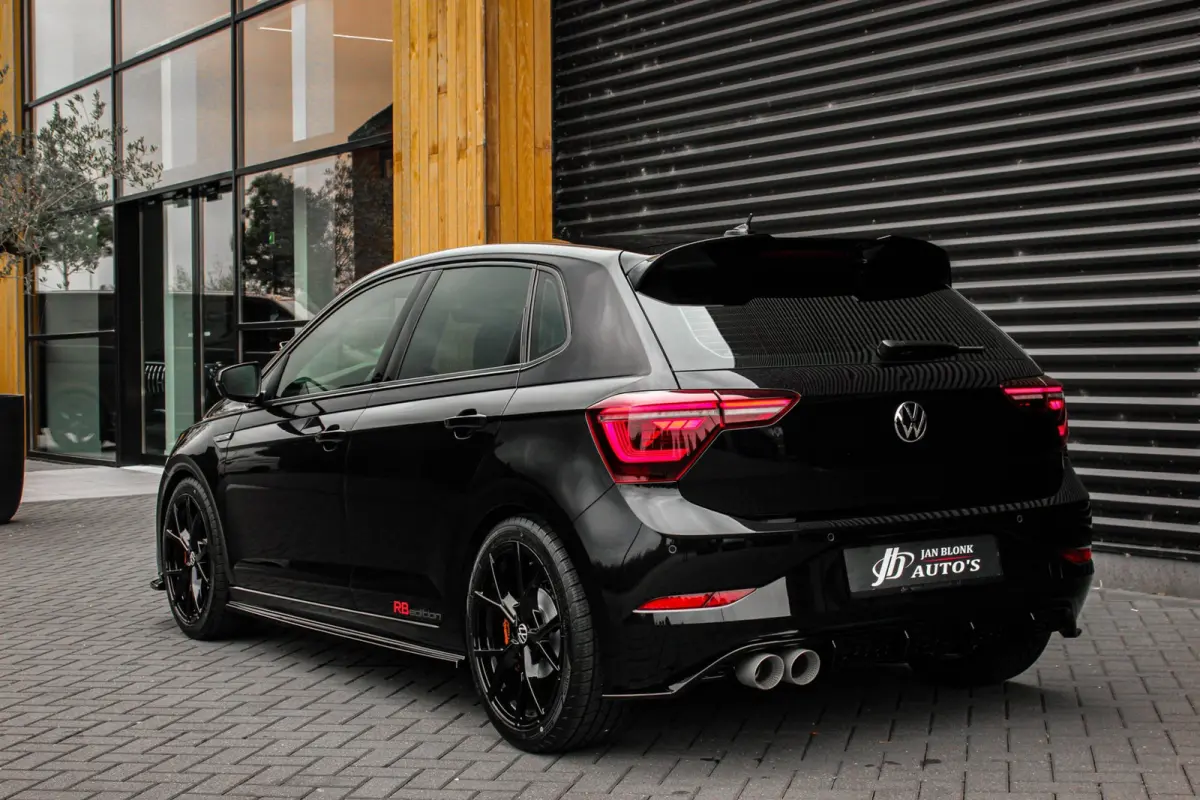 1.0 TSI R-Line OPTIONS / FULL BLACK / VERLAGINGSVEREN / APPLE CARPLAY / LED KOPLAMPEN / DIGITAL DASCH /MAXTON PACK