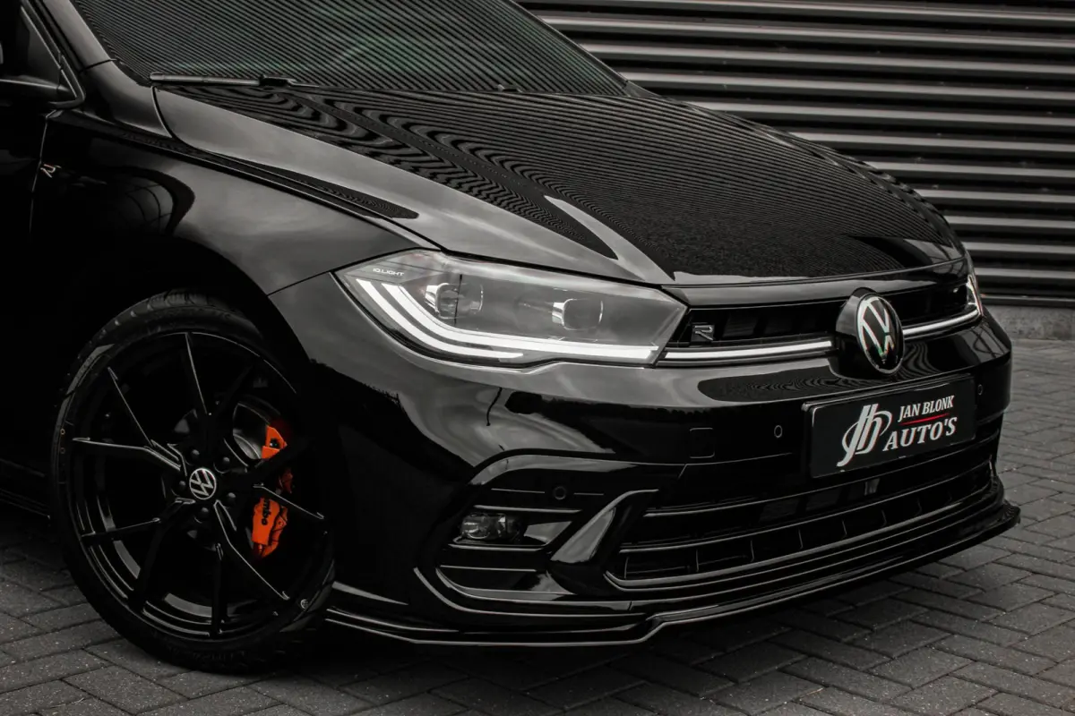 1.0 TSI R-Line OPTIONS / FULL BLACK / VERLAGINGSVEREN / APPLE CARPLAY / LED KOPLAMPEN / DIGITAL DASCH /MAXTON PACK