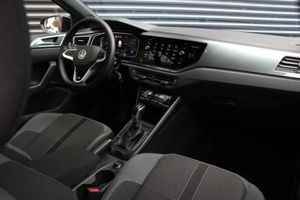 1.0 TSI R-Line OPTIONS / FULL BLACK / VERLAGINGSVEREN / APPLE CARPLAY / LED KOPLAMPEN / DIGITAL DASCH /MAXTON PACK