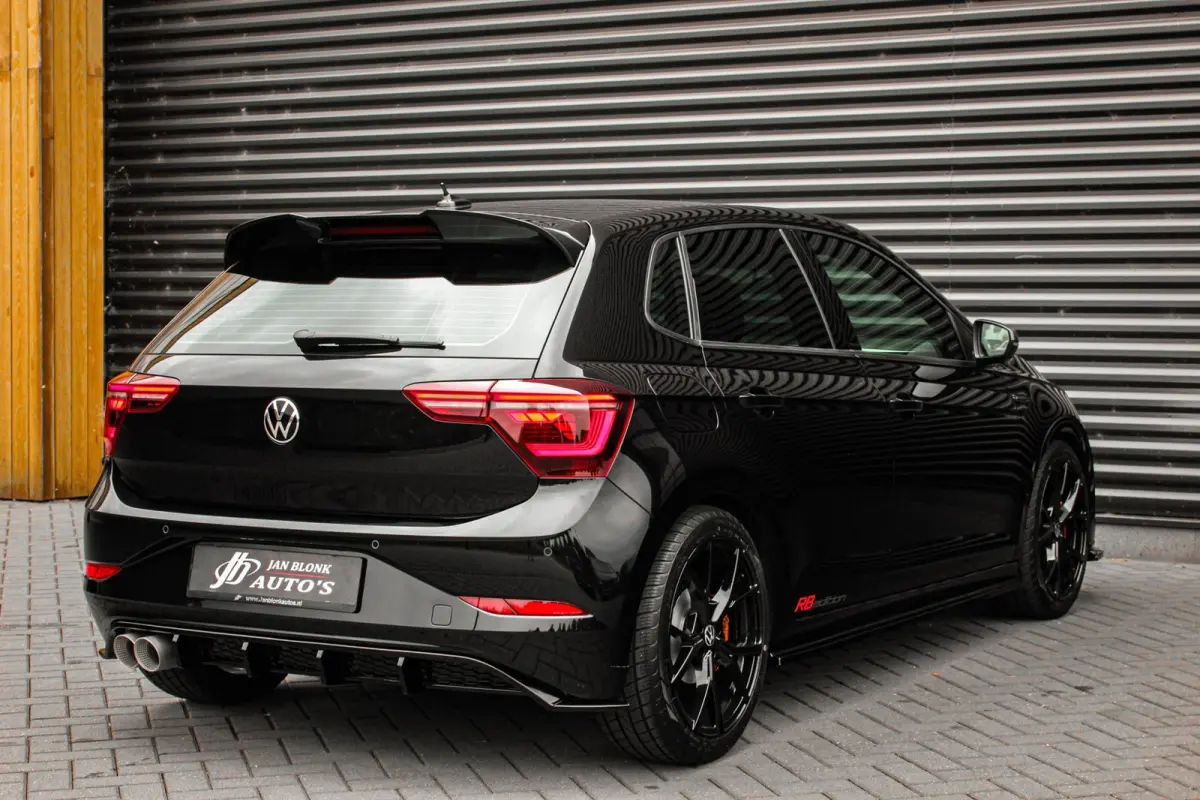 1.0 TSI R-Line OPTIONS / FULL BLACK / VERLAGINGSVEREN / APPLE CARPLAY / LED KOPLAMPEN / DIGITAL DASCH /MAXTON PACK