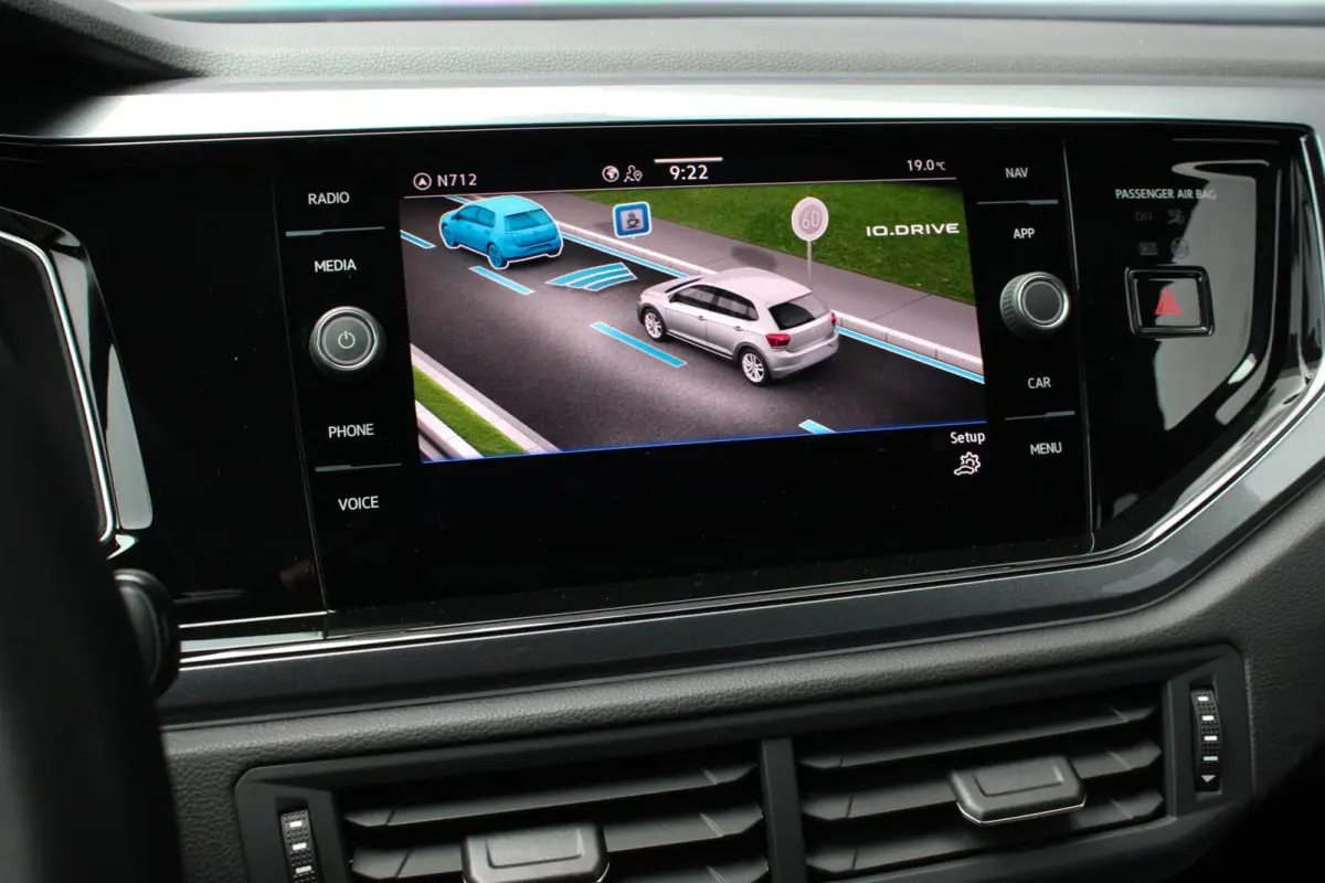 1.0 TSI R-Line OPTIONS / FULL BLACK / VERLAGINGSVEREN / APPLE CARPLAY / LED KOPLAMPEN / DIGITAL DASCH /MAXTON PACK
