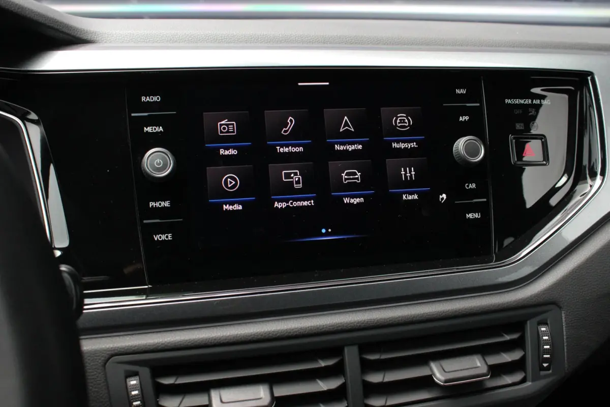 1.0 TSI R-Line OPTIONS / FULL BLACK / VERLAGINGSVEREN / APPLE CARPLAY / LED KOPLAMPEN / DIGITAL DASCH /MAXTON PACK