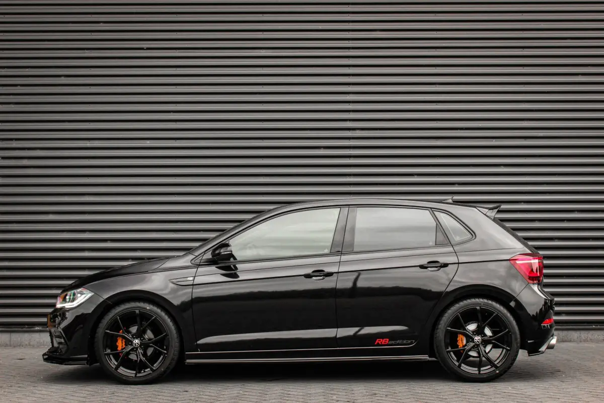 1.0 TSI R-Line OPTIONS / FULL BLACK / VERLAGINGSVEREN / APPLE CARPLAY / LED KOPLAMPEN / DIGITAL DASCH /MAXTON PACK
