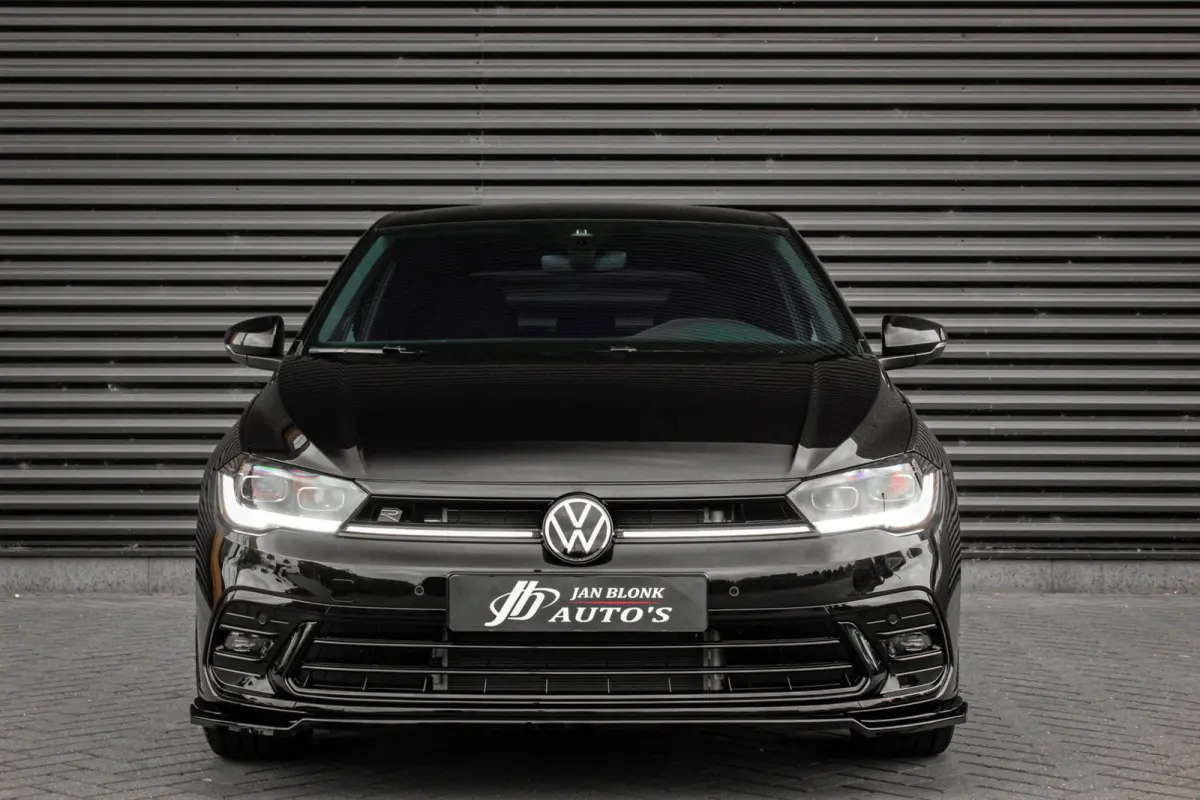 1.0 TSI R-Line OPTIONS / FULL BLACK / VERLAGINGSVEREN / APPLE CARPLAY / LED KOPLAMPEN / DIGITAL DASCH /MAXTON PACK