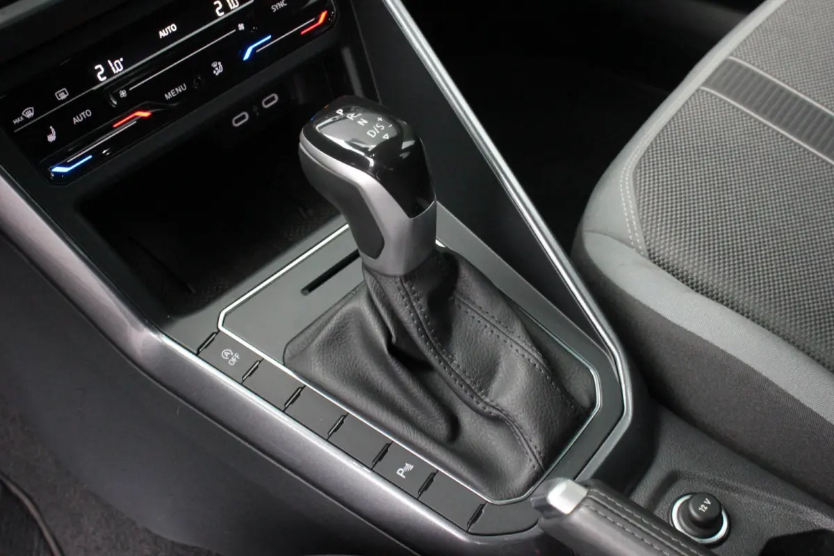 1.0 TSI R-Line OPTIONS / FULL BLACK / VERLAGINGSVEREN / APPLE CARPLAY / LED KOPLAMPEN / DIGITAL DASCH /MAXTON PACK
