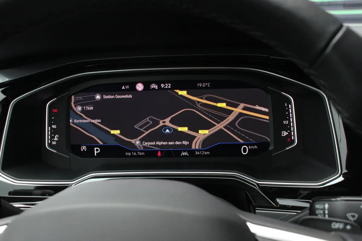 1.0 TSI R-Line OPTIONS / FULL BLACK / VERLAGINGSVEREN / APPLE CARPLAY / LED KOPLAMPEN / DIGITAL DASCH /MAXTON PACK